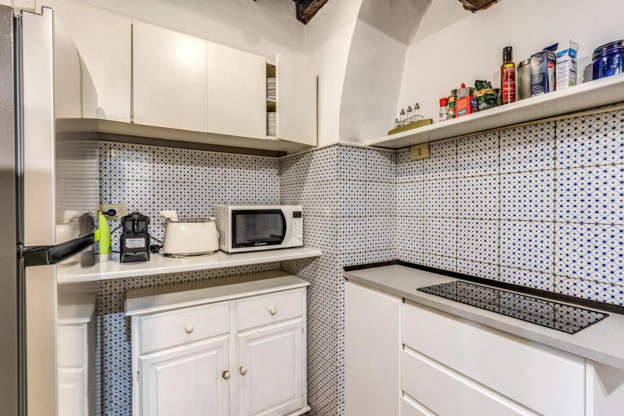 Lovely Spacious Near The Colosseum Apartment Rom