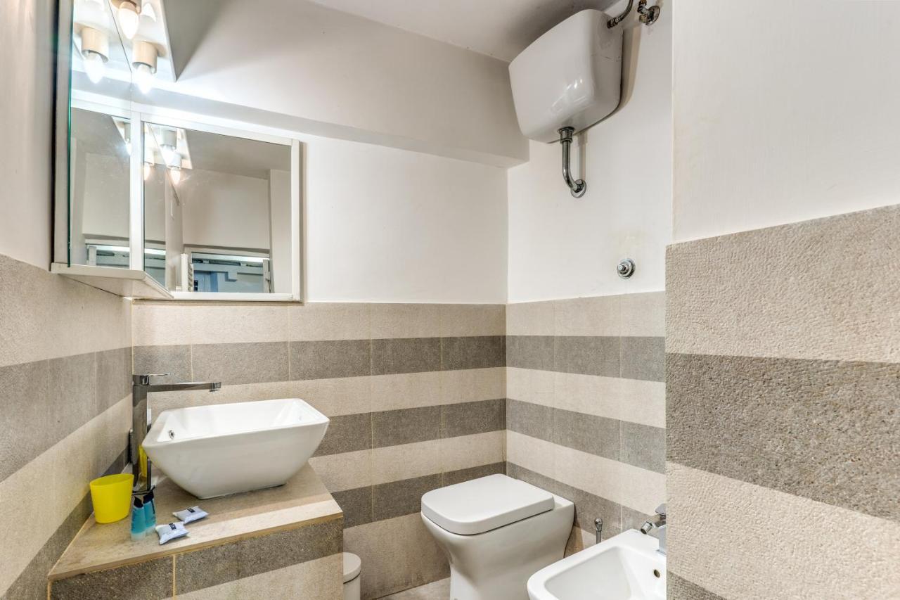 Lovely Spacious Near The Colosseum Apartment Rom